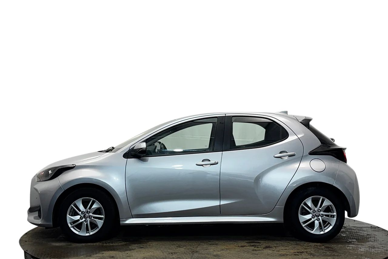 Toyota Yaris Hybrid Kamera PDC AdaptivFH Skyltigenkänning MOMS 116hk – bild 9 av 23