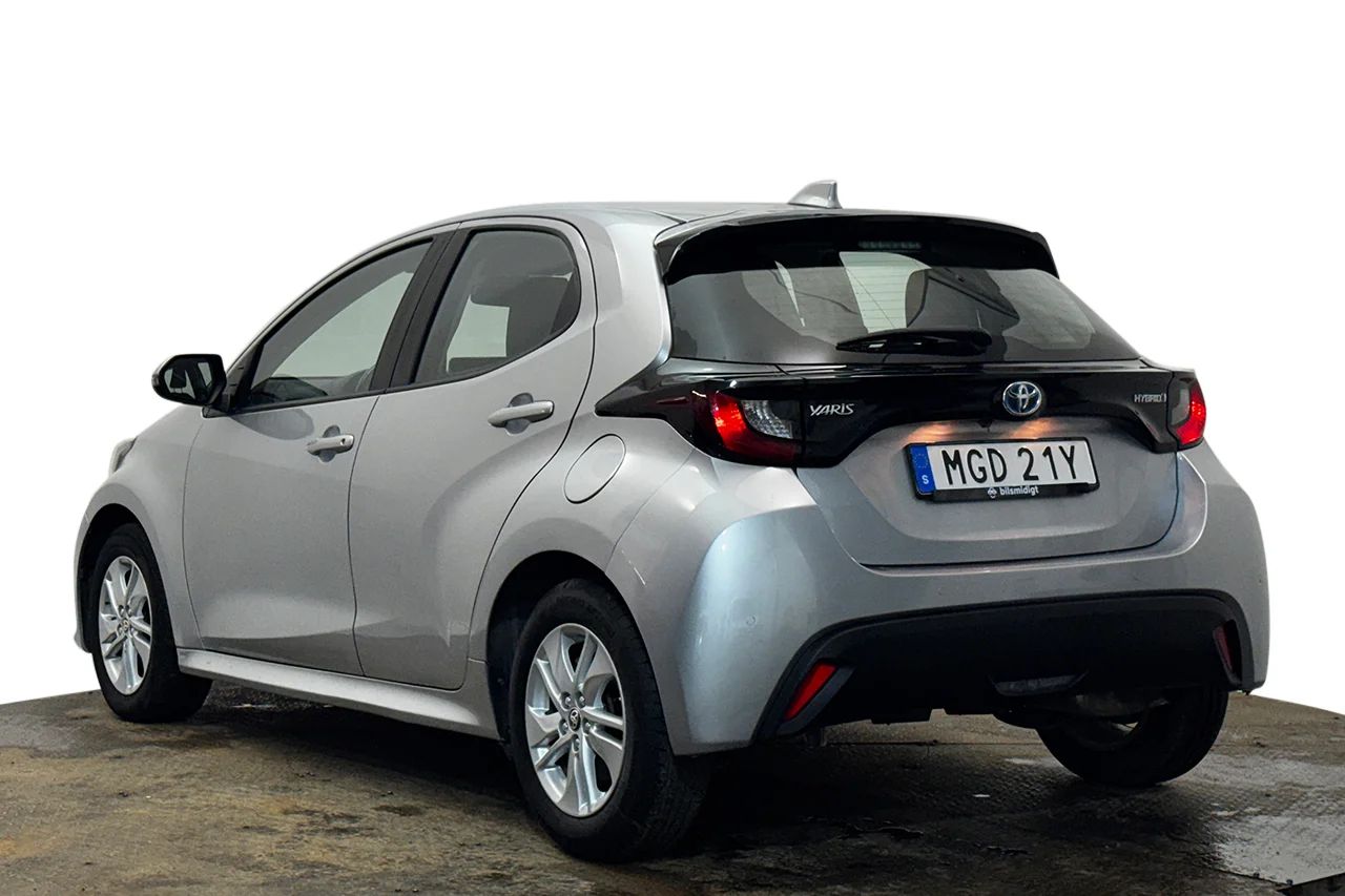 Toyota Yaris Hybrid Kamera PDC AdaptivFH Skyltigenkänning MOMS 116hk – bild 8 av 23