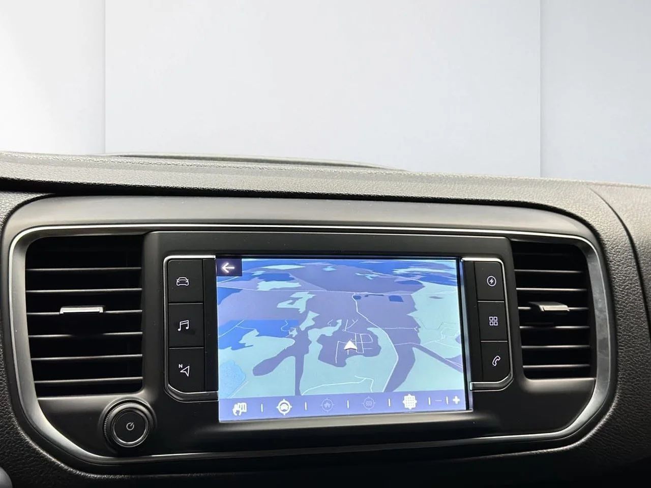 Fiat E-Scudo L2 75 kWh Navi CarPlay 3-sits 136hk – bild 17 av 22