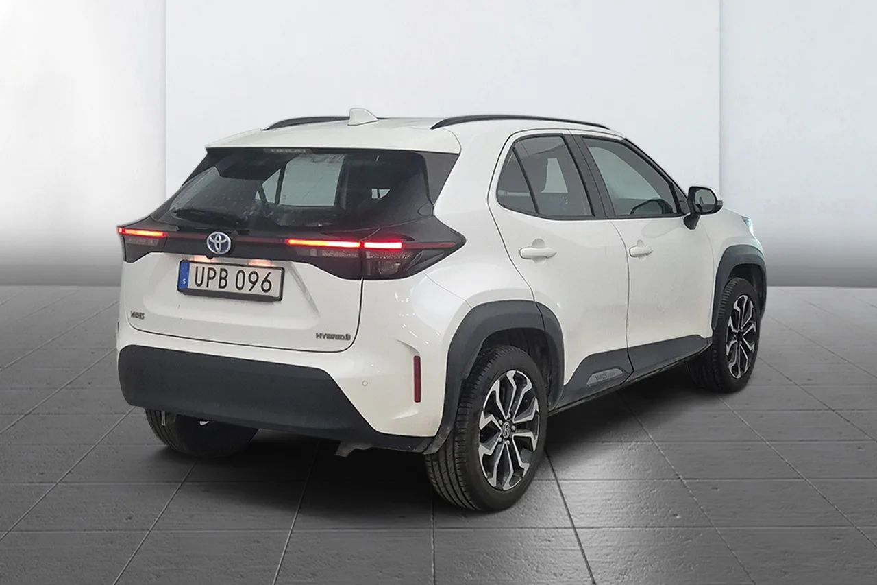 Toyota Yaris Cross Hybrid Active Plus Kamera Navi Kupévärm 116hk – bild 4 av 9