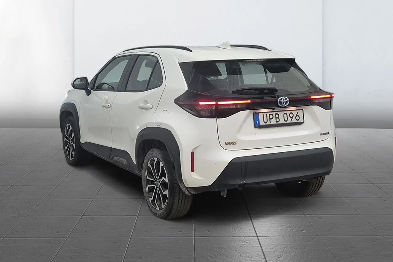 Toyota Yaris Cross Hybrid Active Plus Kamera Navi Kupévärm 116hk – bild 5 av 9