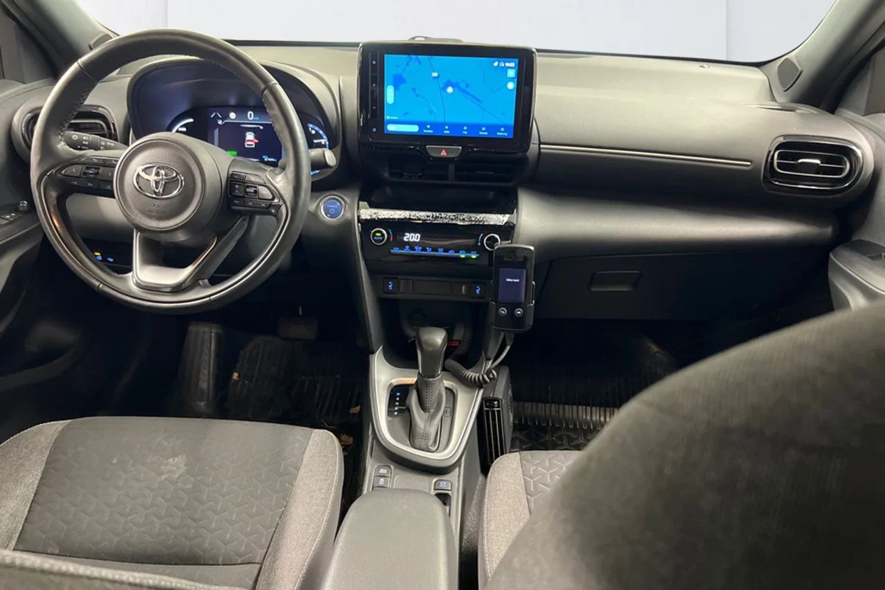 Toyota Yaris Cross Hybrid Active Plus Kamera Navi Kupévärm 116hk – bild 8 av 9