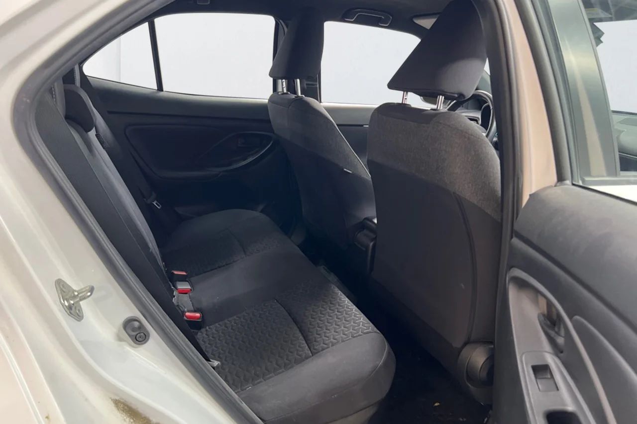 Toyota Yaris Cross Hybrid Active Plus Kamera Navi Kupévärm 116hk – bild 7 av 9