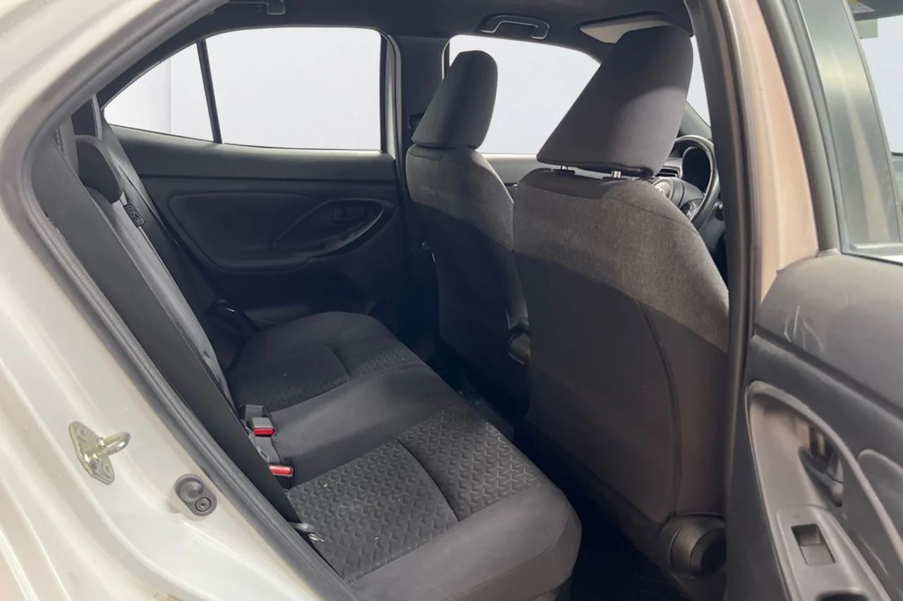 Toyota Yaris Cross Hybrid Active Plus Kamera Navi Kupévärm 116hk – bild 7 av 9