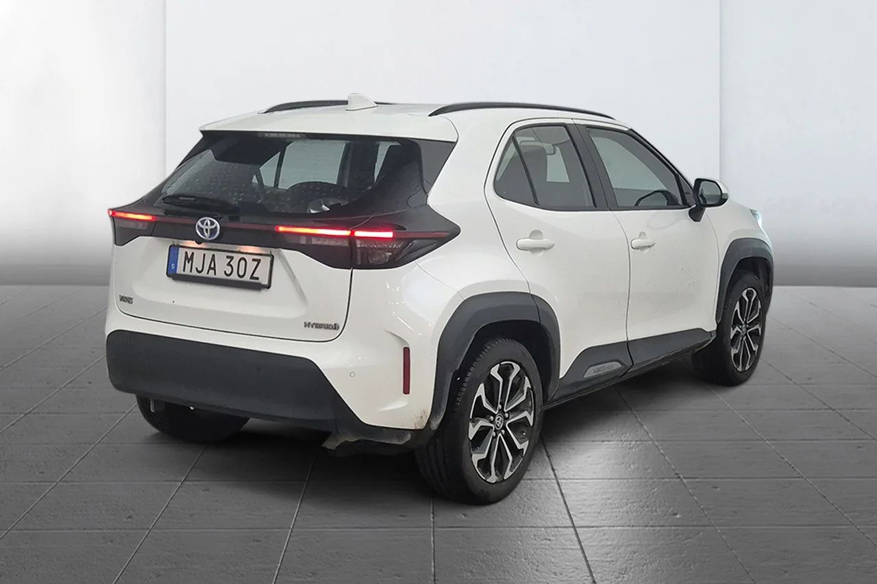 Toyota Yaris Cross Hybrid Active Plus Kamera Navi Kupévärm 116hk – bild 4 av 9