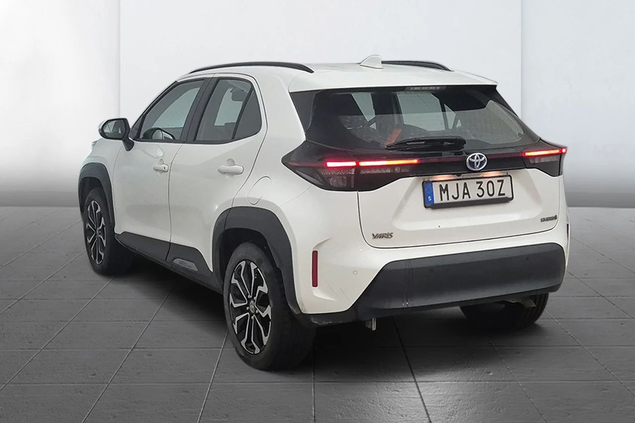 Toyota Yaris Cross Hybrid Active Plus Kamera Navi Kupévärm 116hk – bild 5 av 9