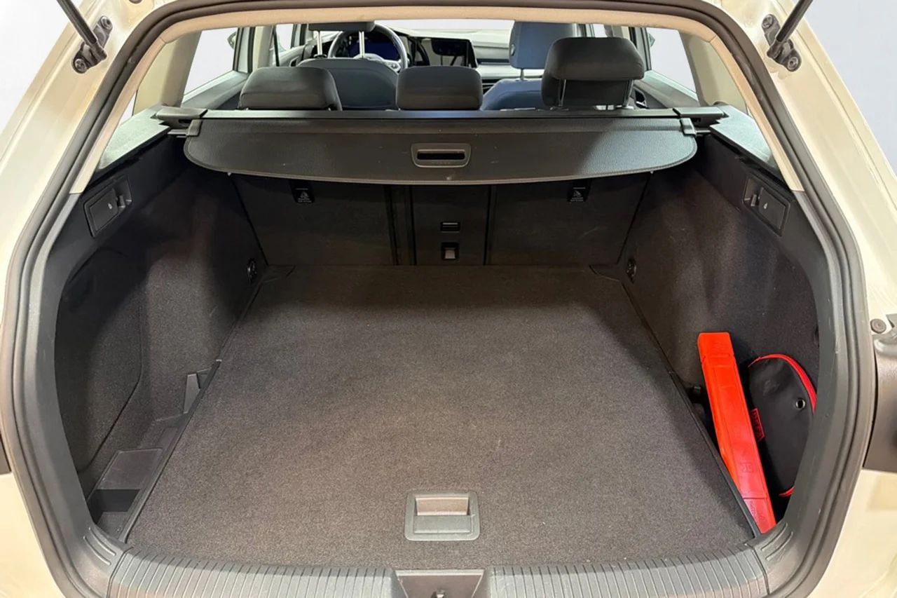 Volkswagen Golf SC 2.0 TDI Cockpit Kamera P-Sens CarPlay MOMS 116hk – bild 9 av 9