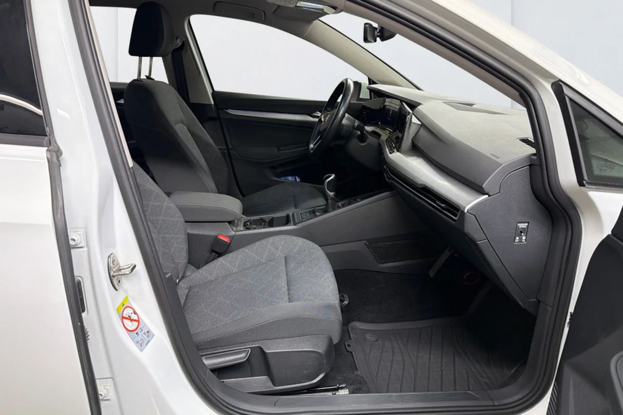 Volkswagen Golf SC 2.0 TDI Cockpit Kamera P-Sens CarPlay MOMS 116hk – bild 5 av 9