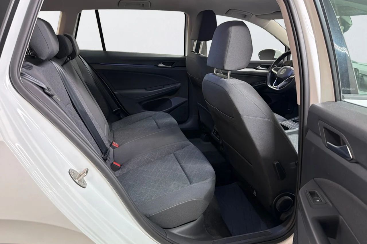 Volkswagen Golf SC 2.0 TDI Cockpit Kamera P-Sens CarPlay MOMS 116hk – bild 6 av 9
