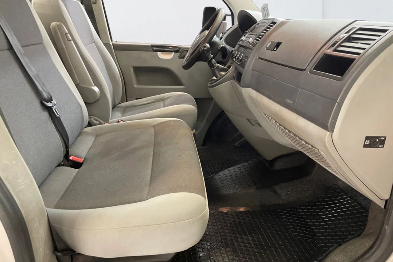 Volkswagen Transporter Flak 2.0 TDI Drag Komfortpkt 3-sits MOMS – bild 7 av 10