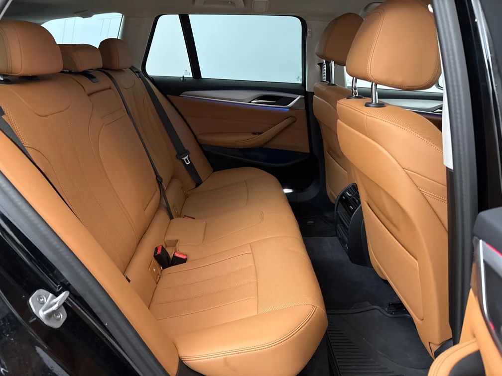 BMW 530e xDrive Touring Drag Live Cockpit Pro Navi Kamera 292hk – bild 7 av 10