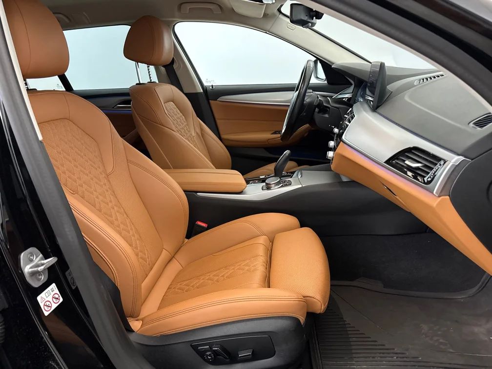 BMW 530e xDrive Touring Drag Live Cockpit Pro Navi Kamera 292hk – bild 6 av 10