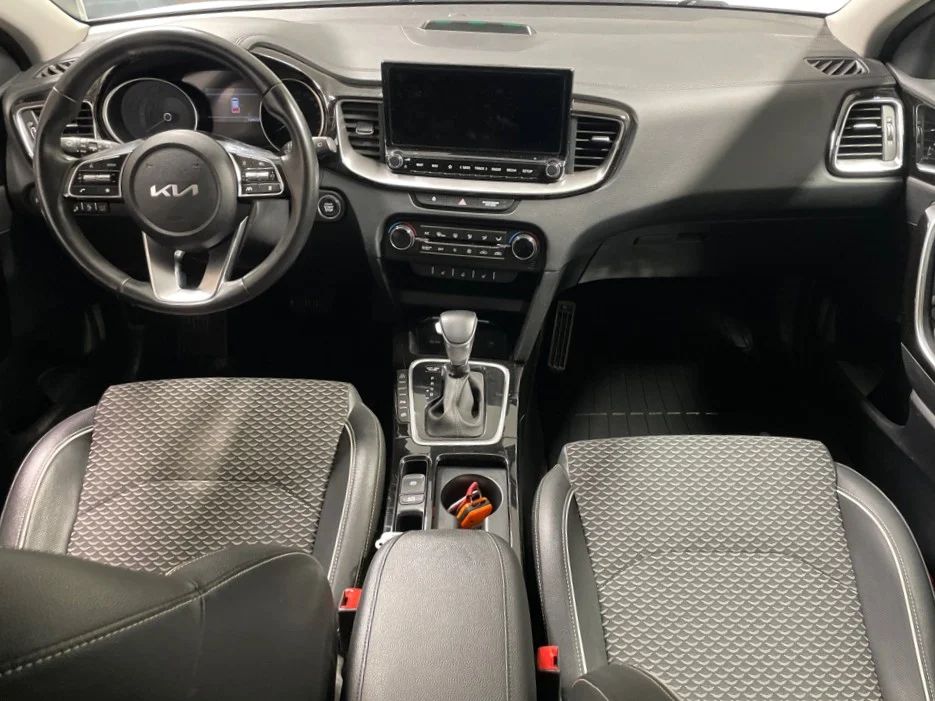 Kia Ceed SW Plug-in Advance Navi Kamera Kupévärm MOMS 141hk – bild 8 av 10