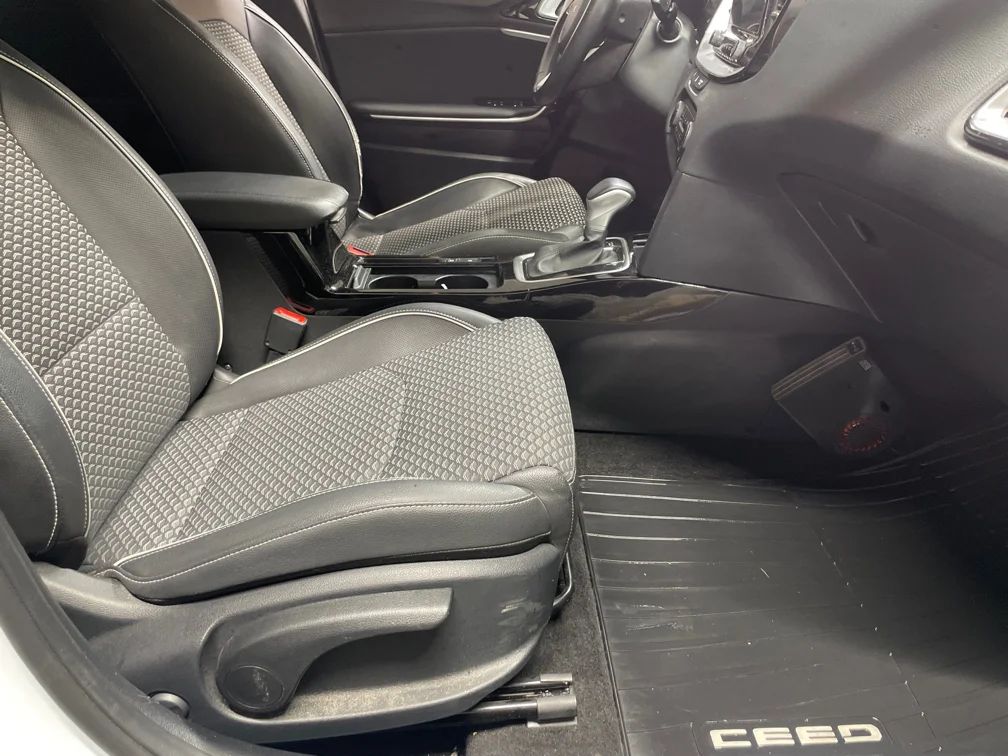 Kia Ceed SW Plug-in Advance Navi Kamera Kupévärm MOMS 141hk – bild 6 av 10