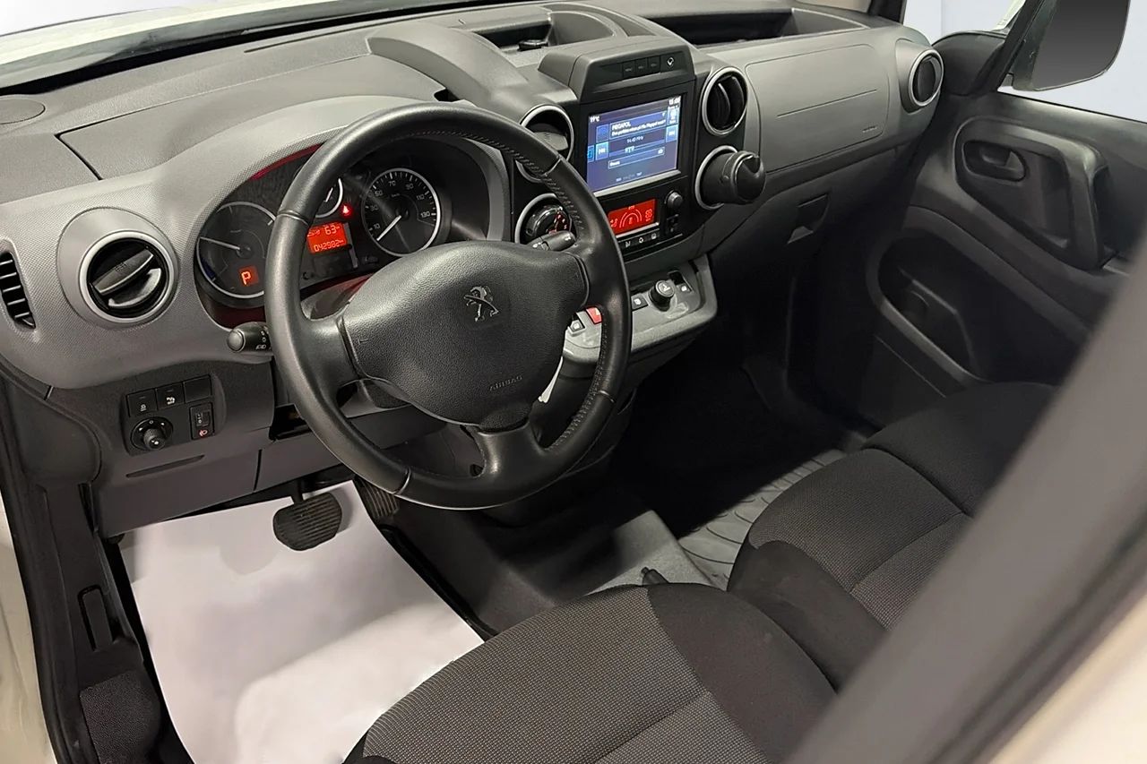 Peugeot Partner Electric 22.5 kWh 3-sits P-sens Pekskärm 67hk – bild 6 av 7