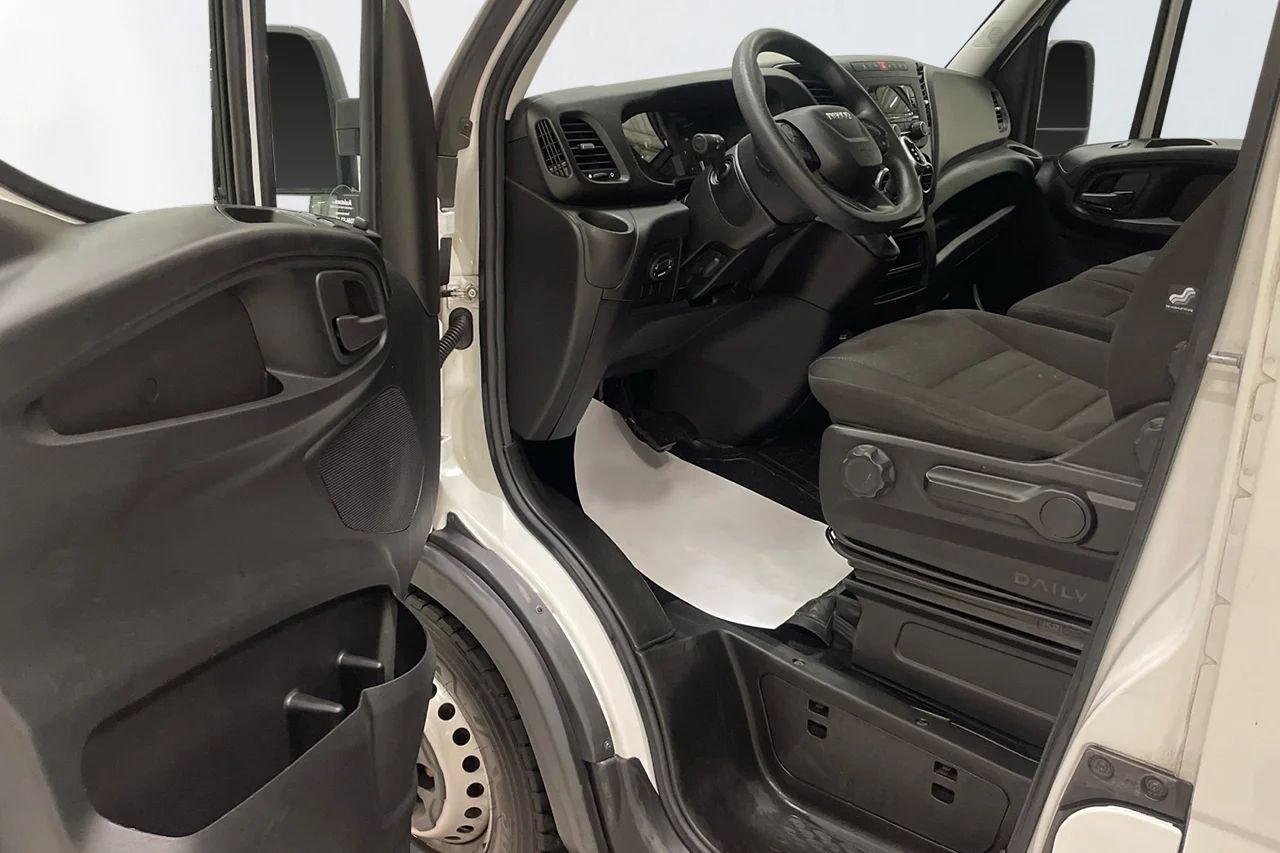 Iveco Daily 35-140 Hi-Matic L3H2 Aut 3-sits City Farth MOMS – bild 8 av 9
