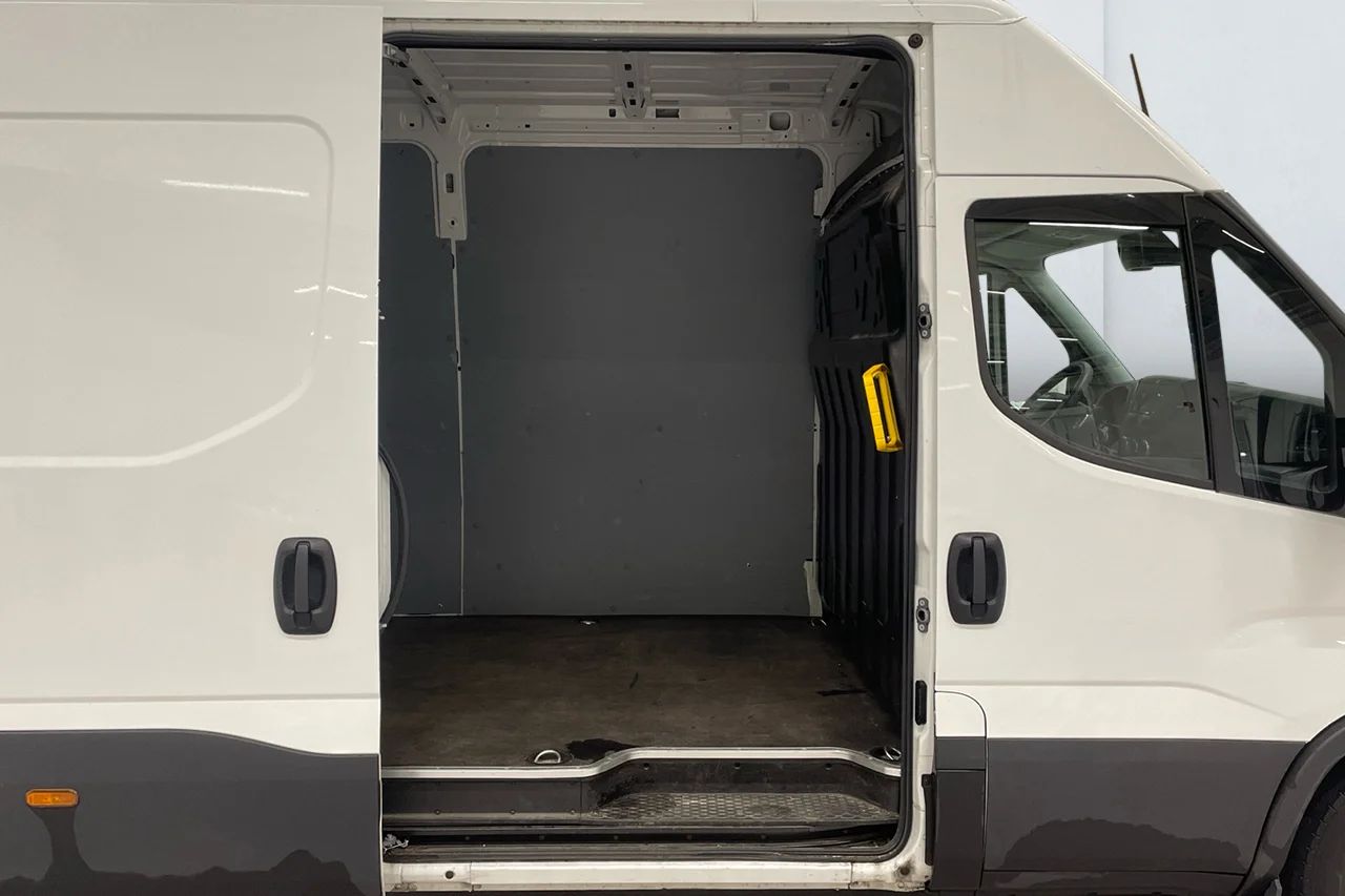 Iveco Daily 35-140 Hi-Matic L3H2 Aut 3-sits City Farth MOMS – bild 6 av 9