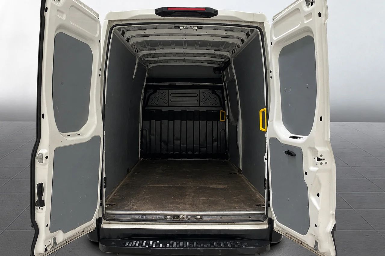 Iveco Daily 35-140 Hi-Matic L3H2 Aut 3-sits City Farth MOMS – bild 7 av 9
