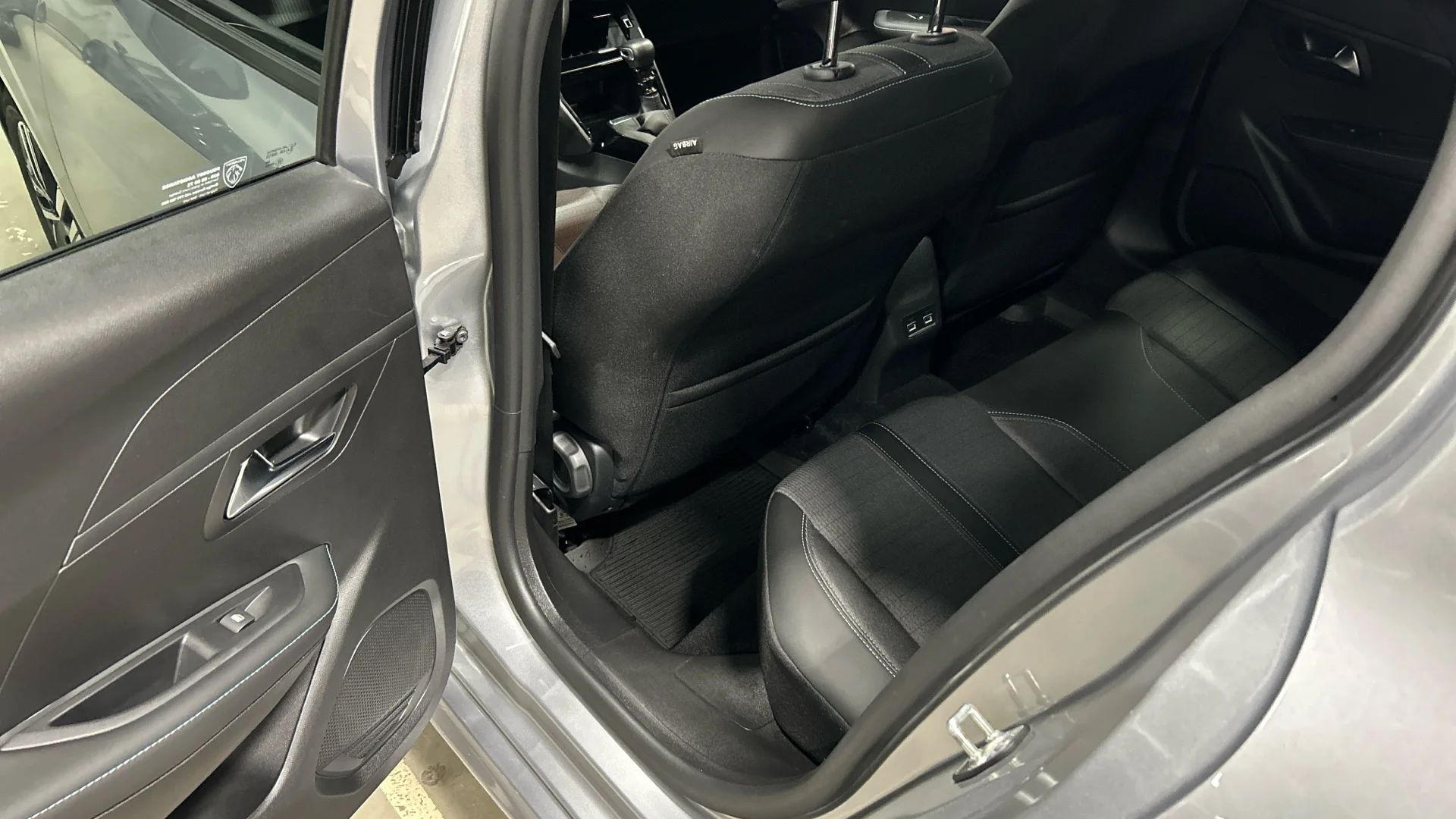 Peugeot 208 1.2 PureTech Allure LÅGMIL Kamera Cockpit MOMS 100hk – bild 7 av 9