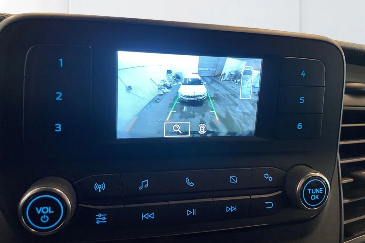 Ford Transit 350 Kombi 9-sits Automat Kamera Sync 4 MOMS 130hk – bild 8 av 8