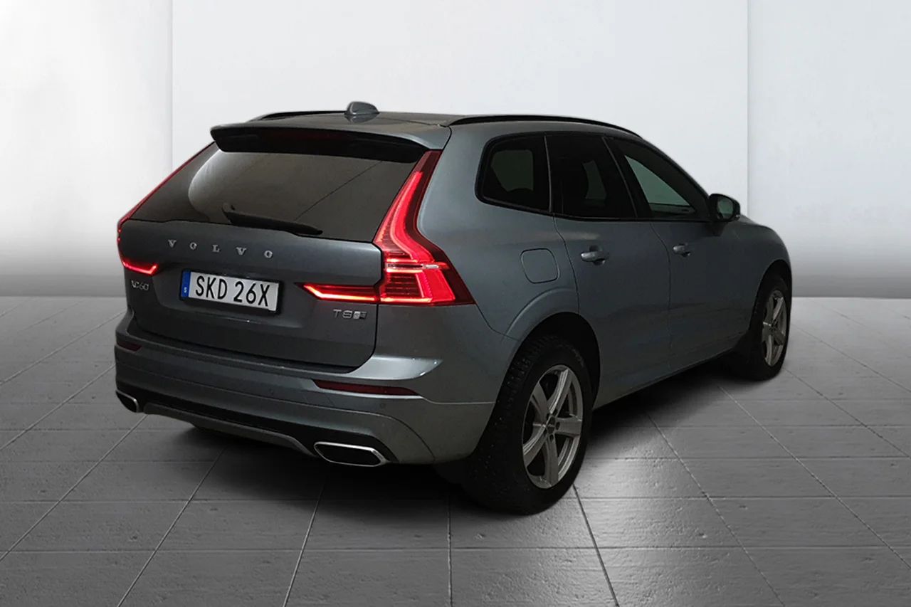 Volvo XC60 T8 AWD R-Design Pano Navi 360° Skinn MOMS 392hk – bild 4 av 16