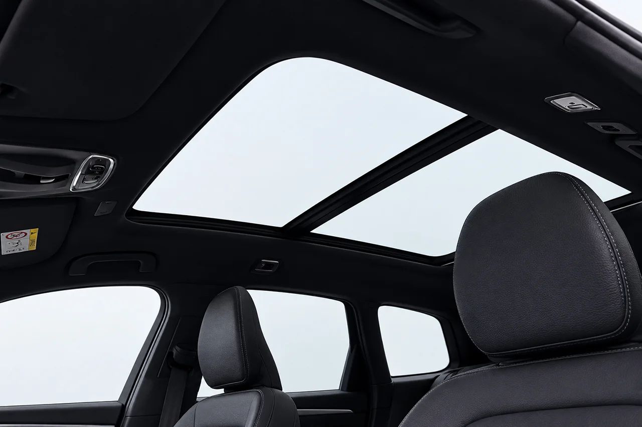 Volvo XC60 T8 AWD R-Design Pano Navi 360° Skinn MOMS 392hk – bild 10 av 16