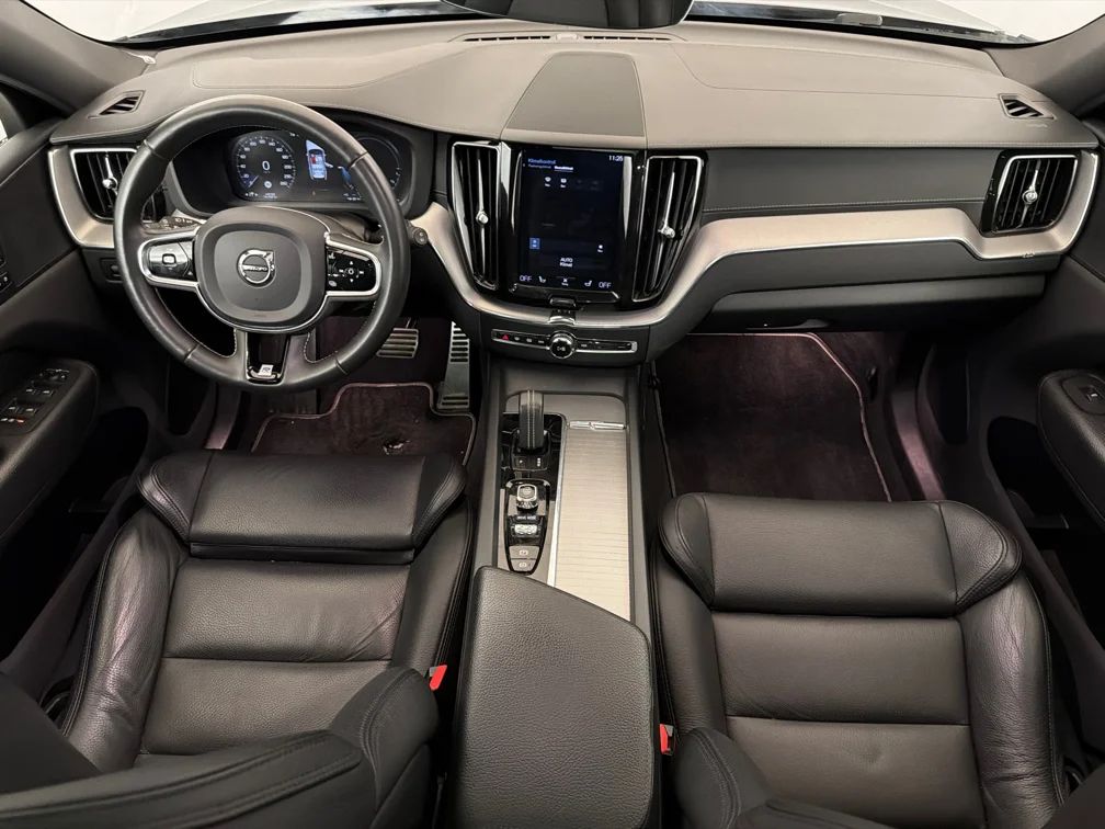 Volvo XC60 T8 AWD R-Design Pano Navi 360° Skinn MOMS 392hk – bild 11 av 16