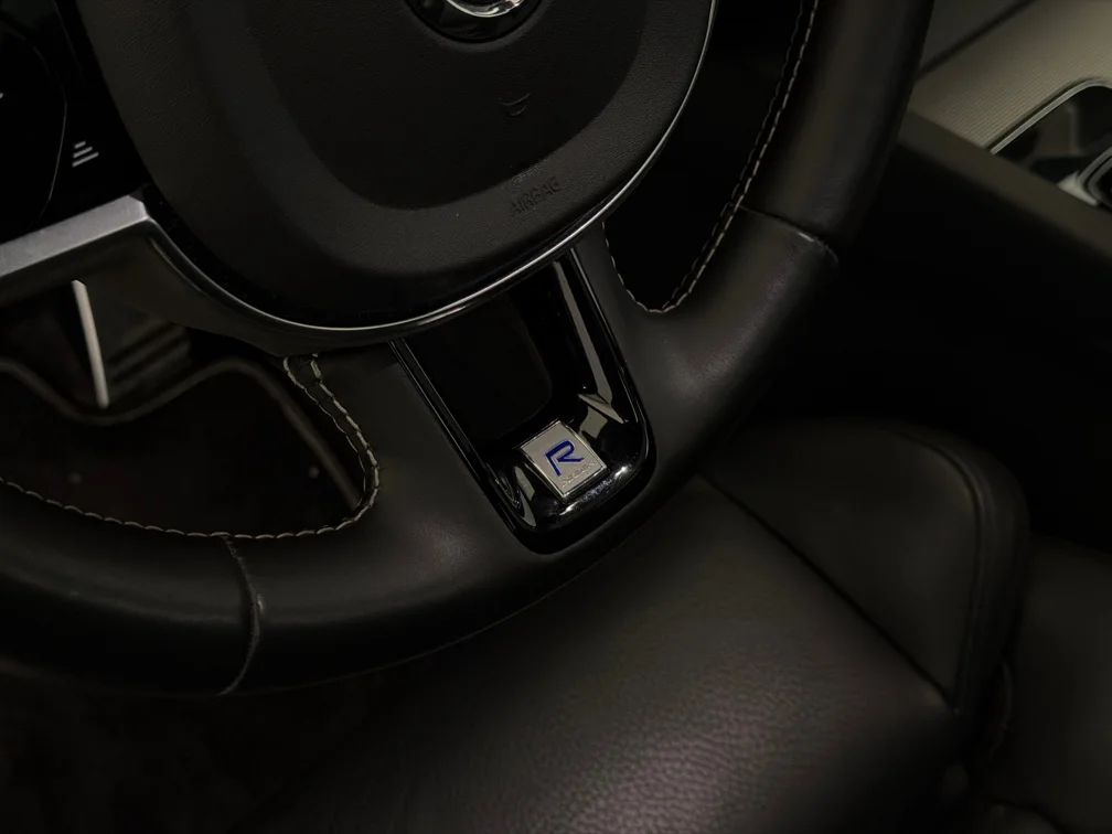 Volvo XC60 T8 AWD R-Design Pano Navi 360° Skinn MOMS 392hk – bild 12 av 16
