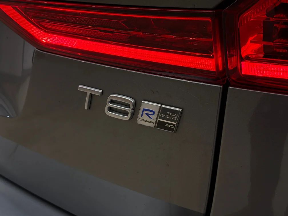 Volvo XC60 T8 AWD R-Design Pano Navi 360° Skinn MOMS 392hk – bild 6 av 16