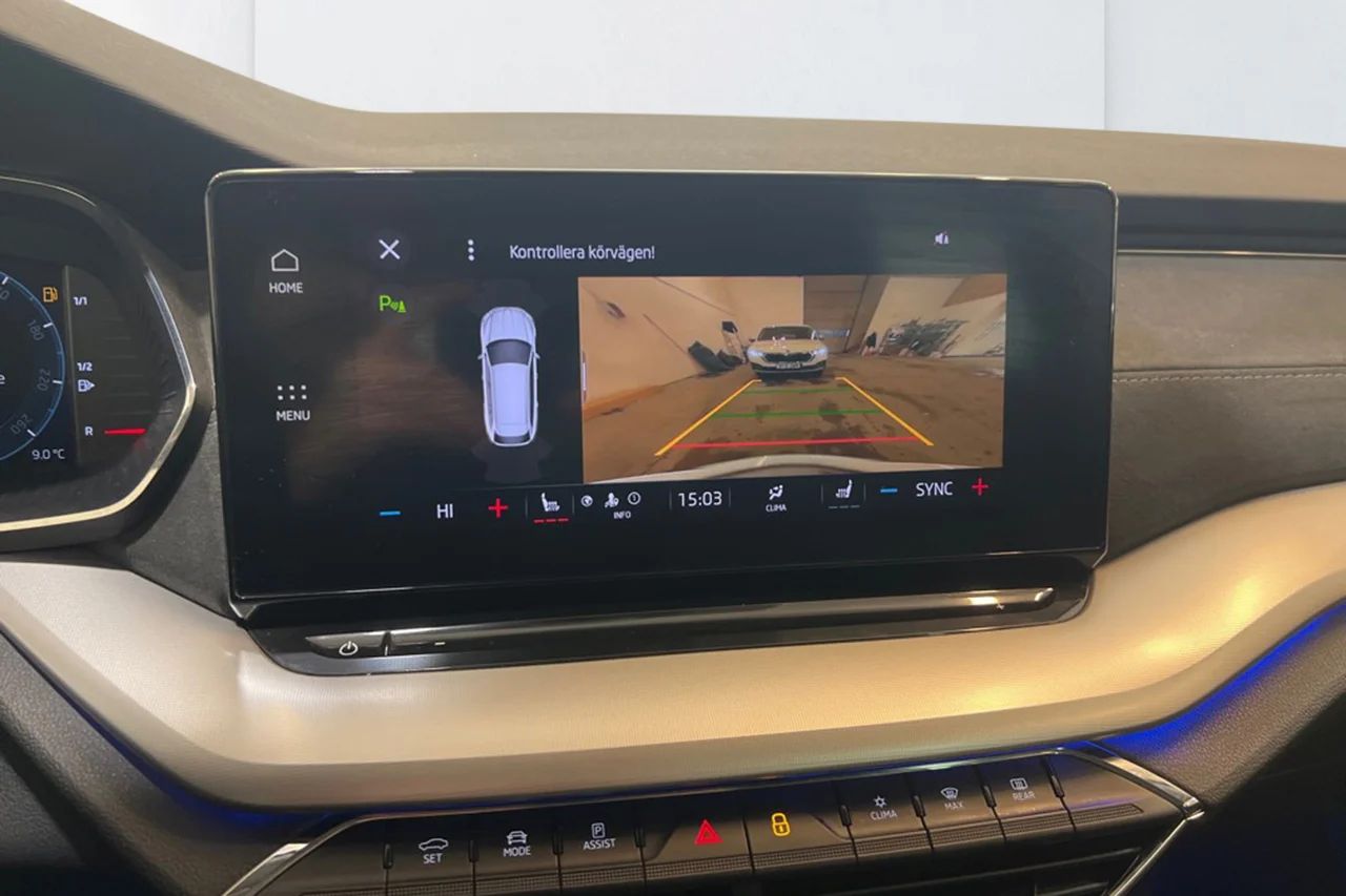 Skoda Octavia Kombi 1.5 TSI Style Drag Värmare Navi Kamera MOMS – bild 10 av 12