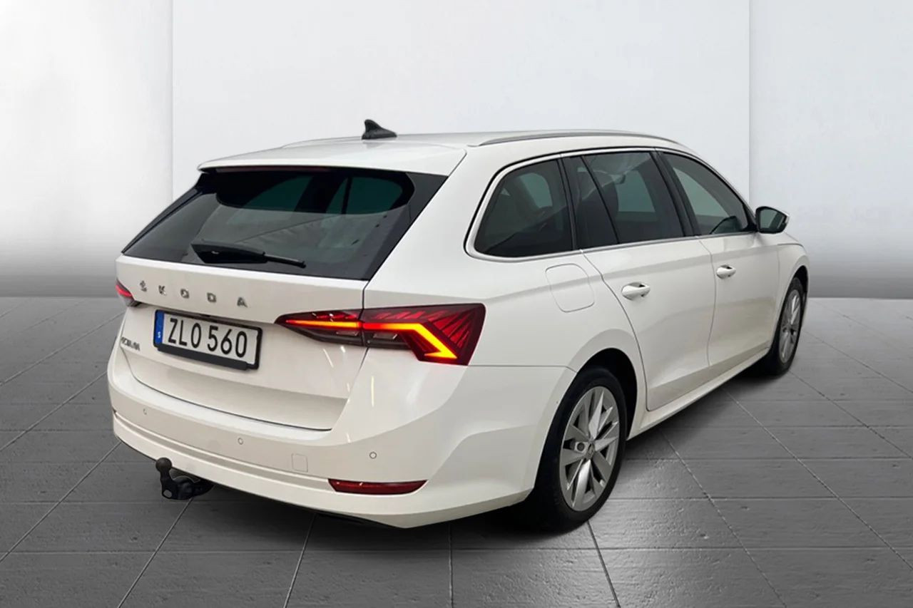 Skoda Octavia Kombi 1.5 TSI Style Drag Värmare Navi Kamera MOMS – bild 5 av 12