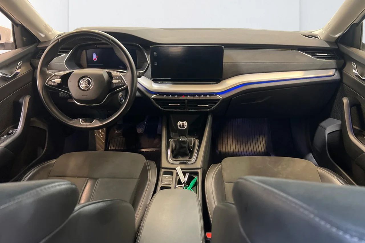 Skoda Octavia Kombi 1.5 TSI Style Drag Värmare Navi Kamera MOMS – bild 9 av 12