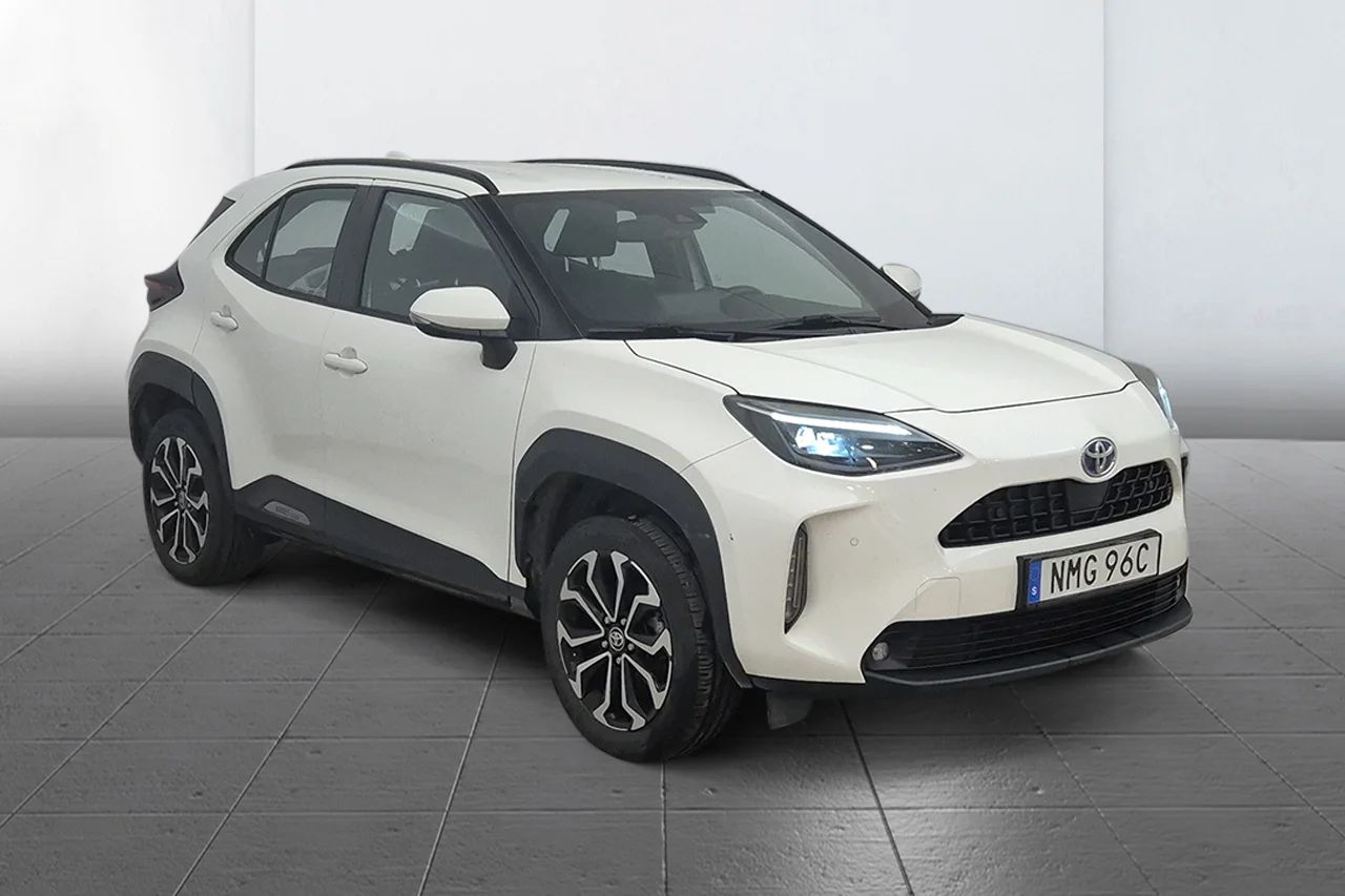 Toyota Yaris Cross Hybrid AWD-i Active Plus Kamera Navi Kupévärm 116hk – bild 3 av 9