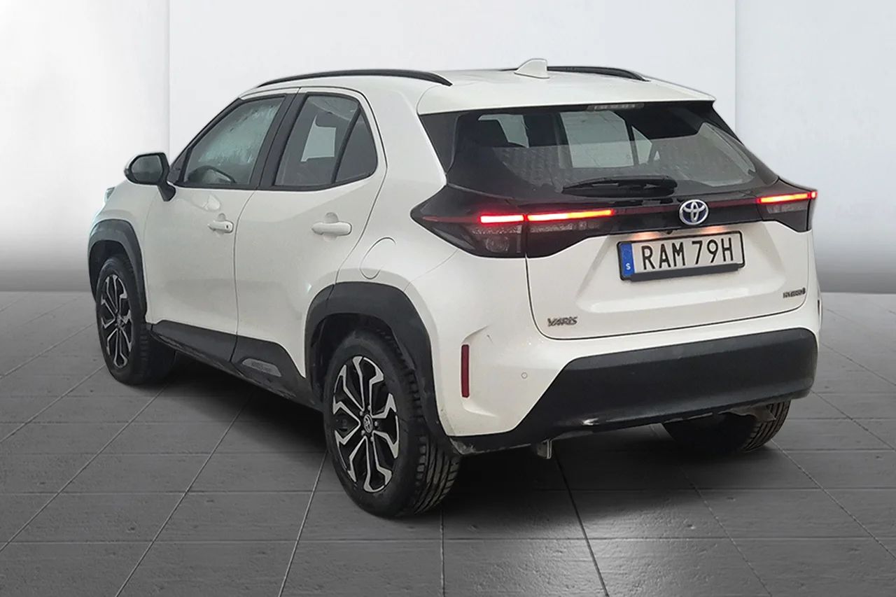 Toyota Yaris Cross Hybrid Active Plus Kamera Navi Kupévärm 116hk – bild 5 av 9