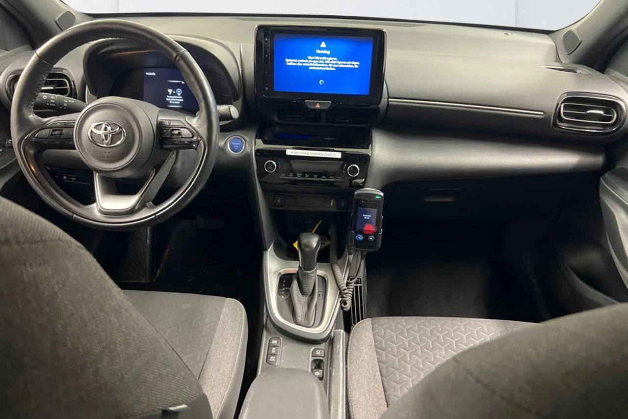 Toyota Yaris Cross Hybrid Active Plus Kamera Navi Kupévärm 116hk – bild 8 av 9