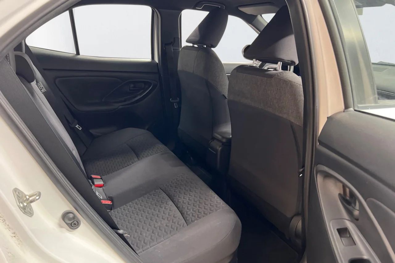 Toyota Yaris Cross Hybrid Active Plus Kamera Navi Kupévärm 116hk – bild 7 av 9