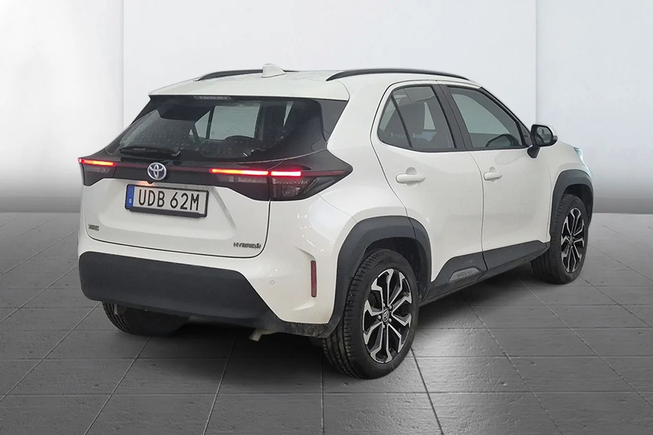 Toyota Yaris Cross Hybrid Active Plus Kamera Navi Kupévärm 116hk – bild 4 av 9