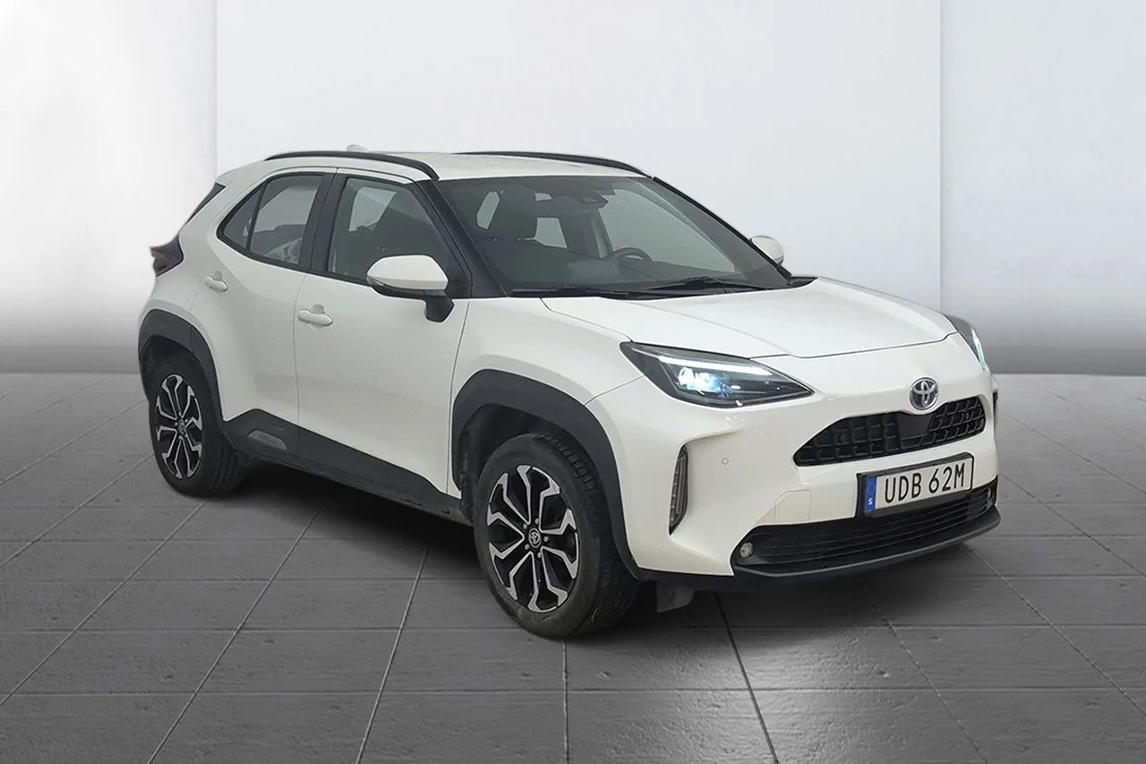 Toyota Yaris Cross Hybrid Active Plus Kamera Navi Kupévärm 116hk – bild 3 av 9