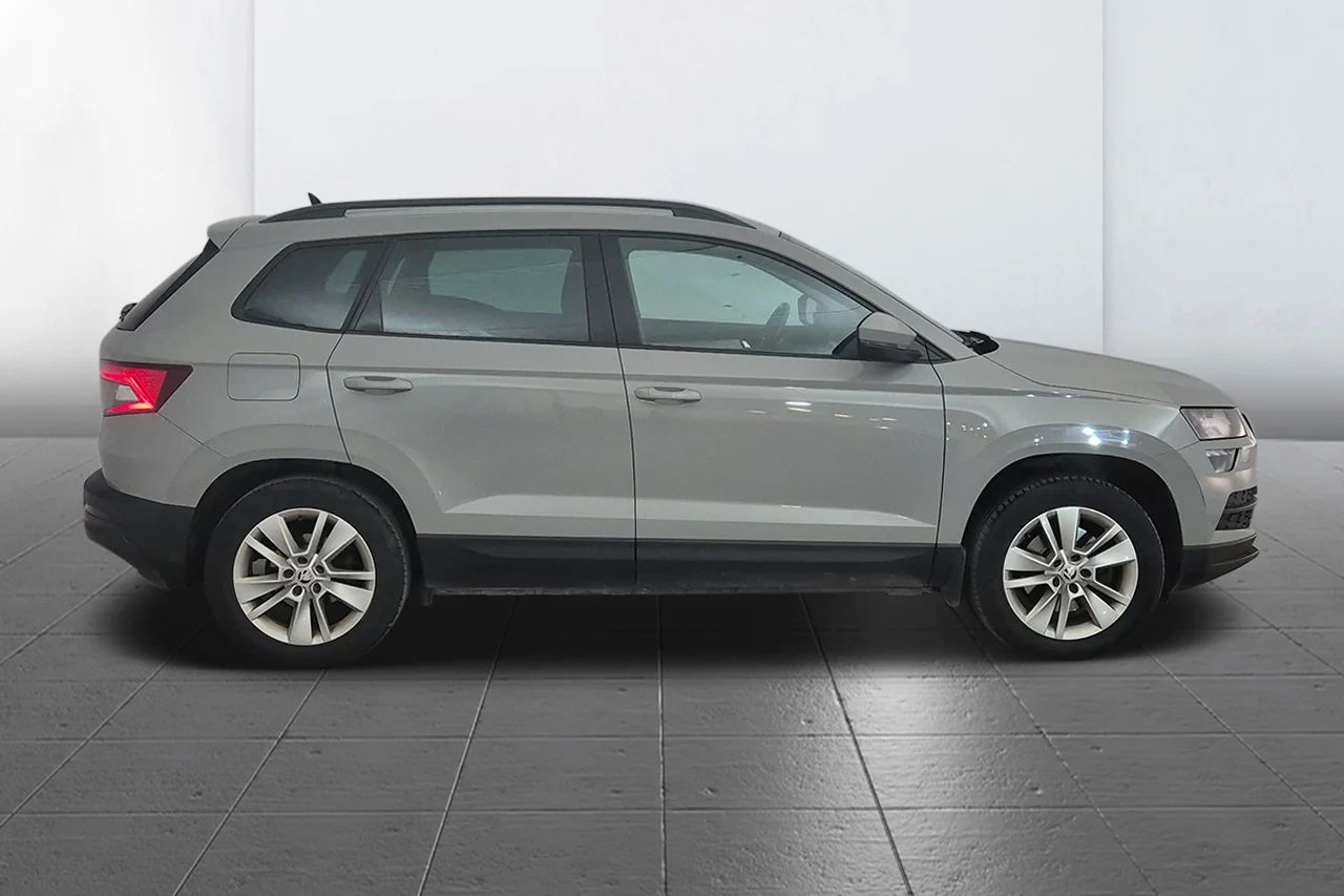 Skoda Karoq 2.0 TDI 4x4 Ambition Drag Värmare Navi MOMS 150hk – bild 3 av 10