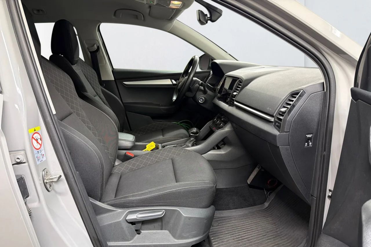 Skoda Karoq 2.0 TDI 4x4 Ambition Drag Värmare Navi MOMS 150hk – bild 6 av 10