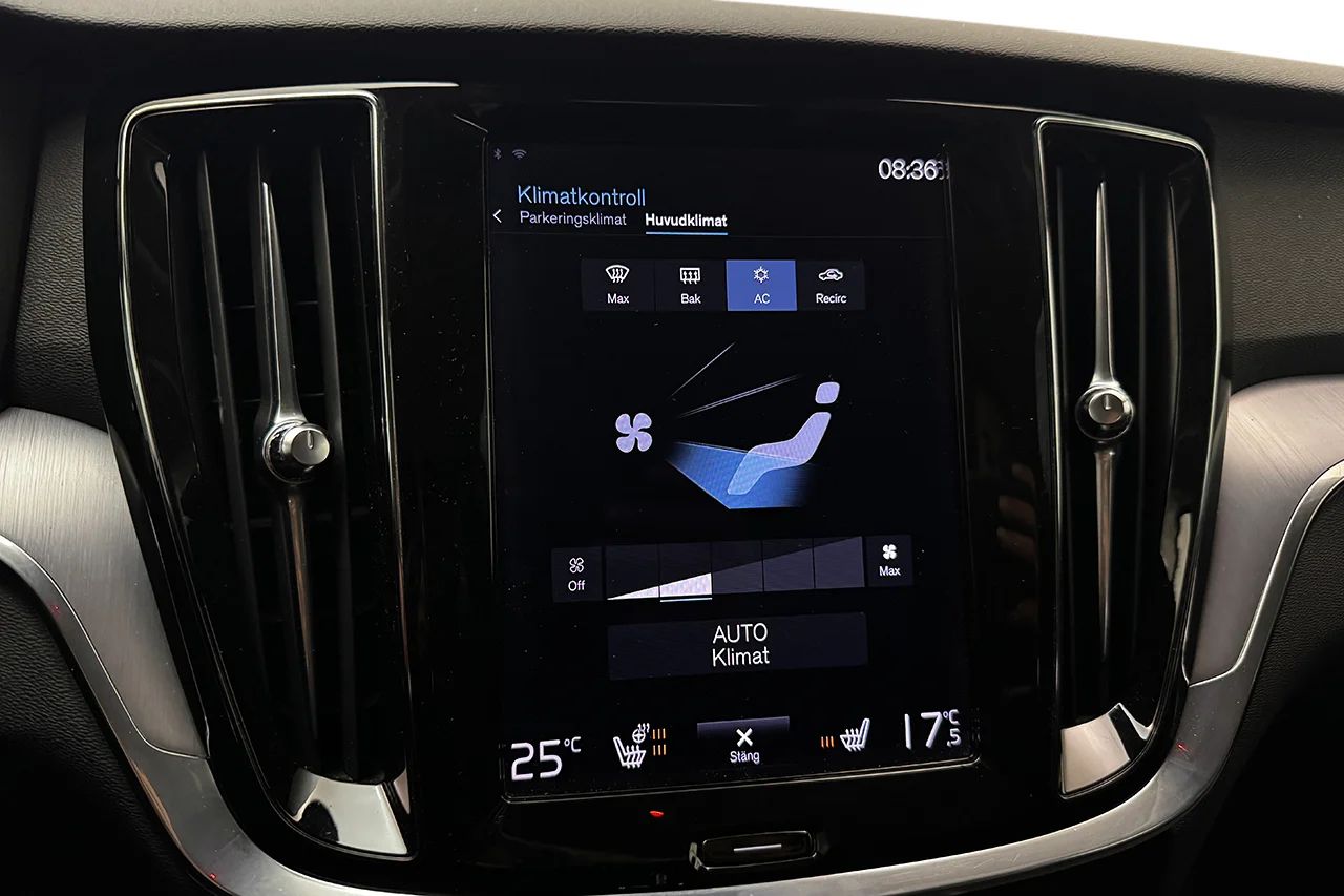 Volvo V60 Cross Country D4 AWD Värmare Pilot Assist VOC Navi 190hk – bild 24 av 35