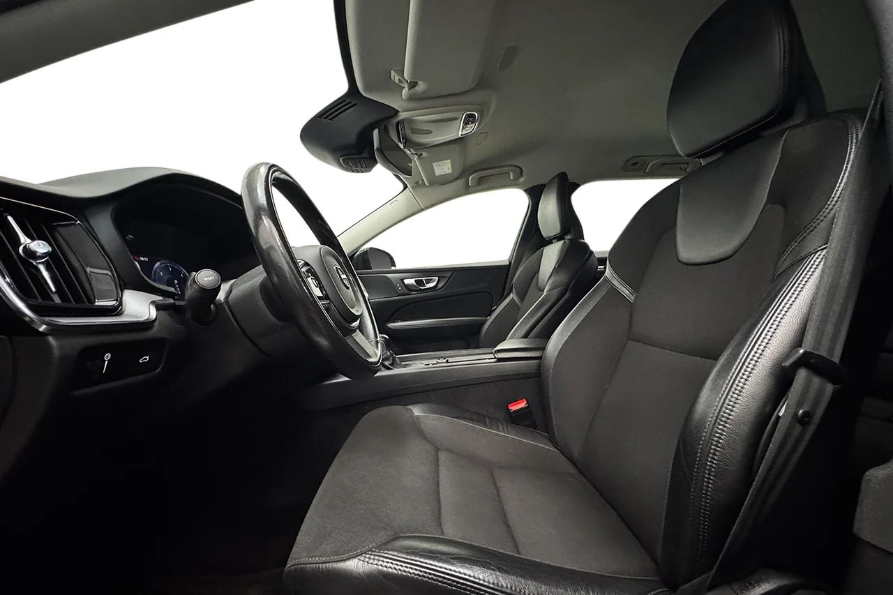 Volvo V60 Cross Country D4 AWD Värmare Pilot Assist VOC Navi 190hk – bild 11 av 35