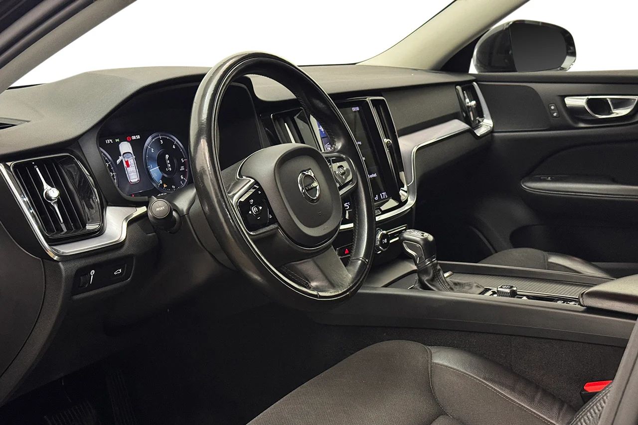 Volvo V60 Cross Country D4 AWD Värmare Pilot Assist VOC Navi 190hk – bild 12 av 35