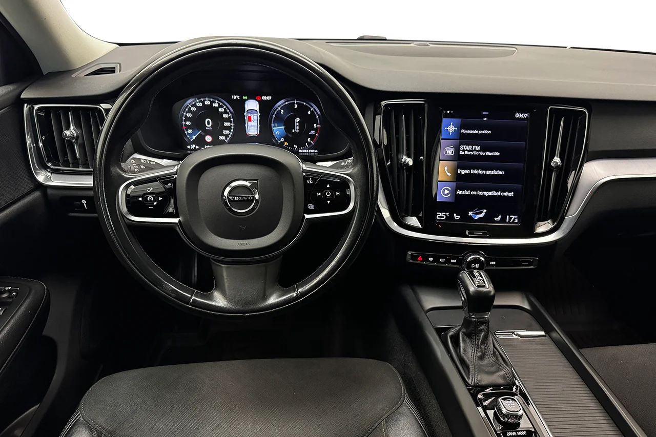 Volvo V60 Cross Country D4 AWD Värmare Pilot Assist VOC Navi 190hk – bild 19 av 35