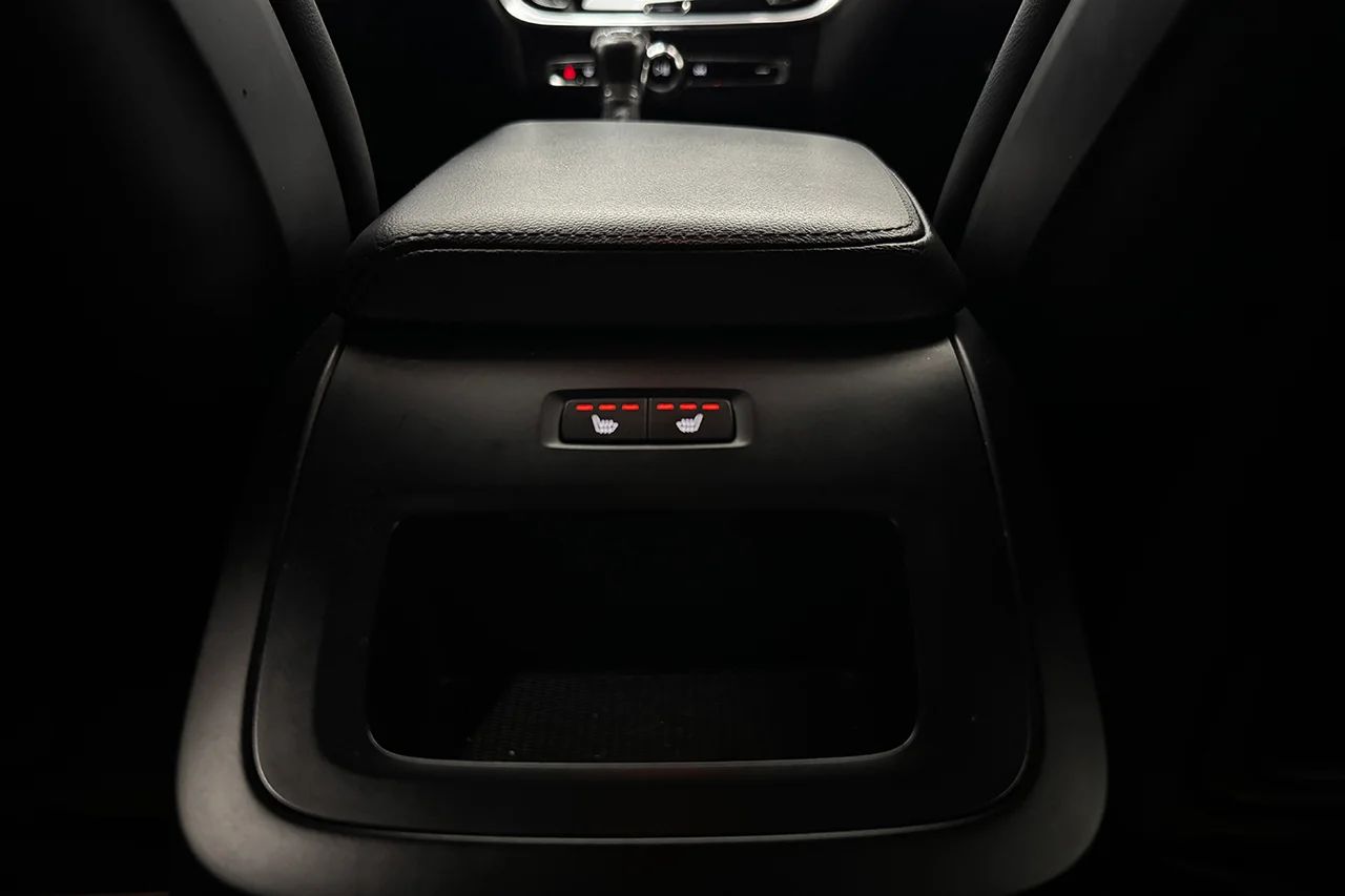 Volvo V60 Cross Country D4 AWD Värmare Pilot Assist VOC Navi 190hk – bild 16 av 35