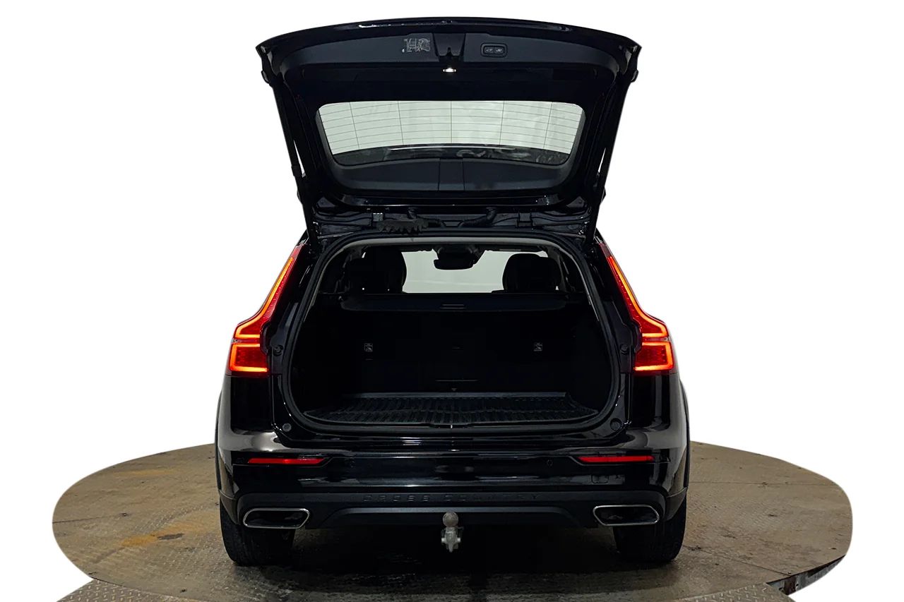 Volvo V60 Cross Country D4 AWD Värmare Pilot Assist VOC Navi 190hk – bild 7 av 35