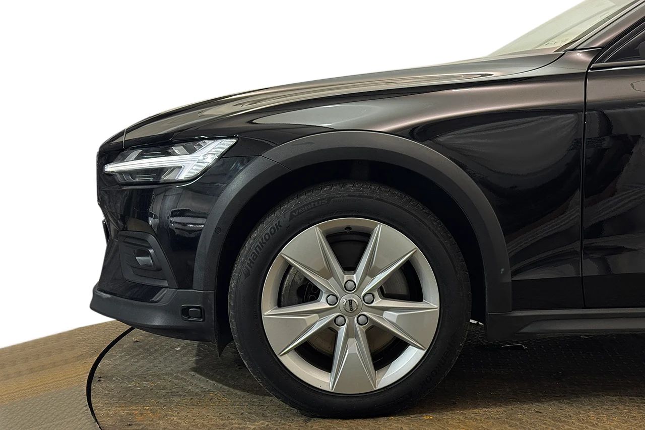 Volvo V60 Cross Country D4 AWD Värmare Pilot Assist VOC Navi 190hk – bild 10 av 35