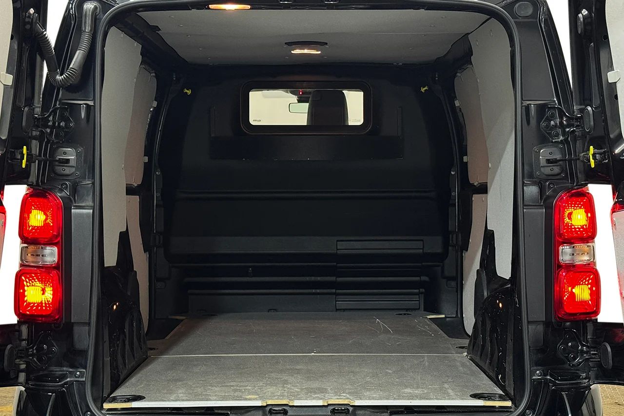 Toyota Proace Electric 75 kWh Navi Head-up Skjutdörrar MOMS 136hk – bild 13 av 26