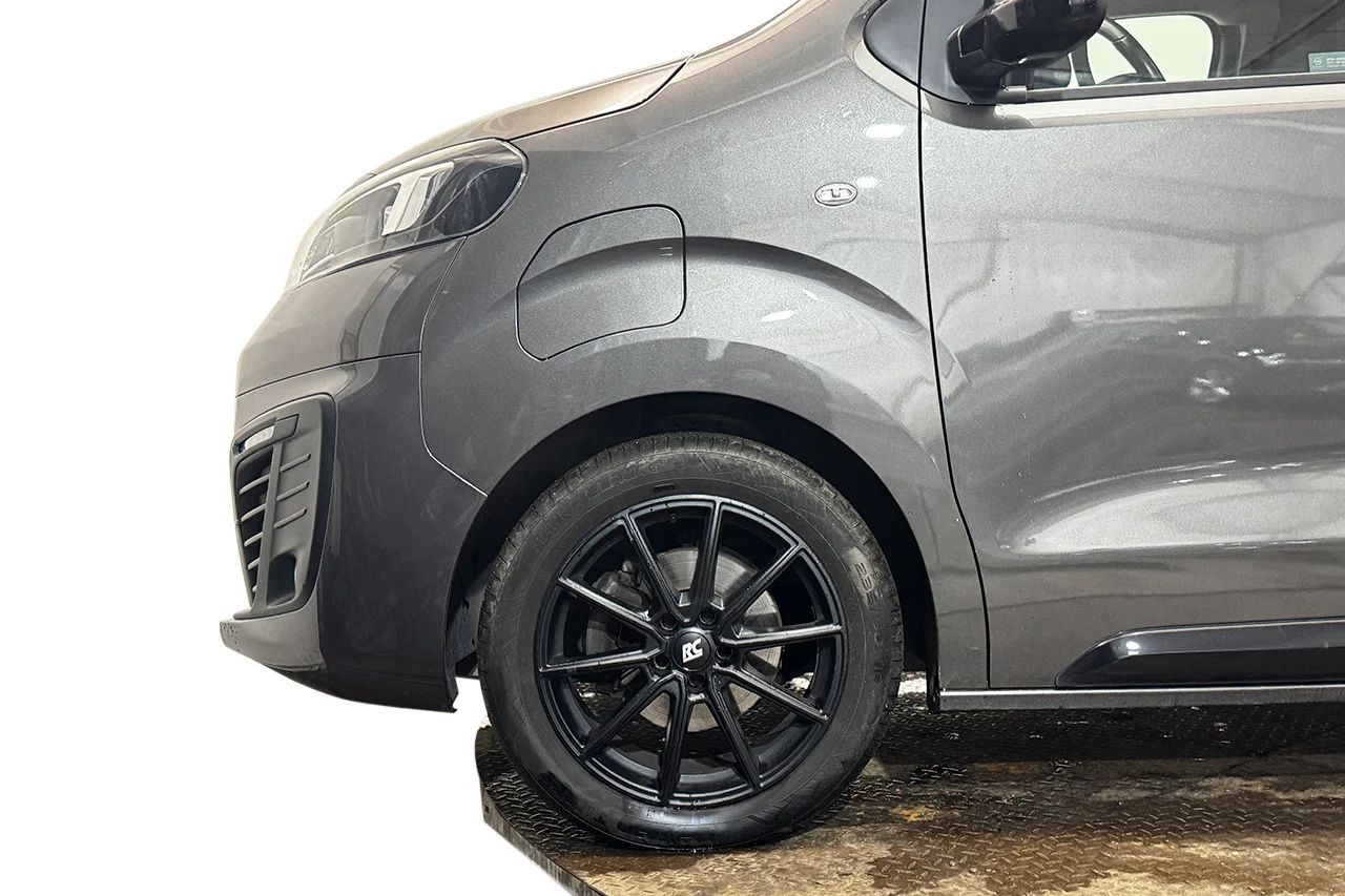 Opel Vivaro-e L3 Drag 2xSidodörr 3-sits Takräcke Kamera Navi CarPlay MOMS 136hk – bild 28 av 28