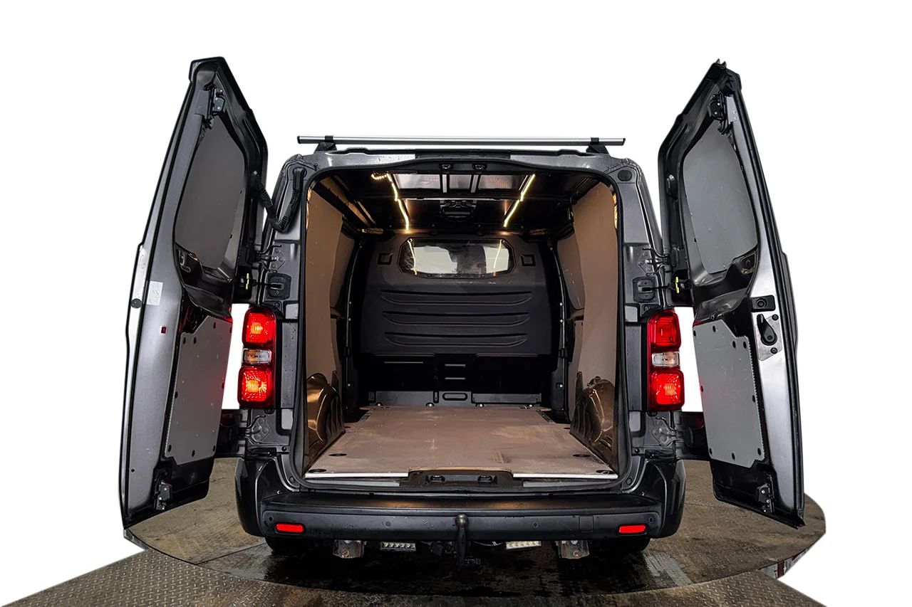 Opel Vivaro-e L3 Drag 2xSidodörr 3-sits Takräcke Kamera Navi CarPlay MOMS 136hk – bild 7 av 28